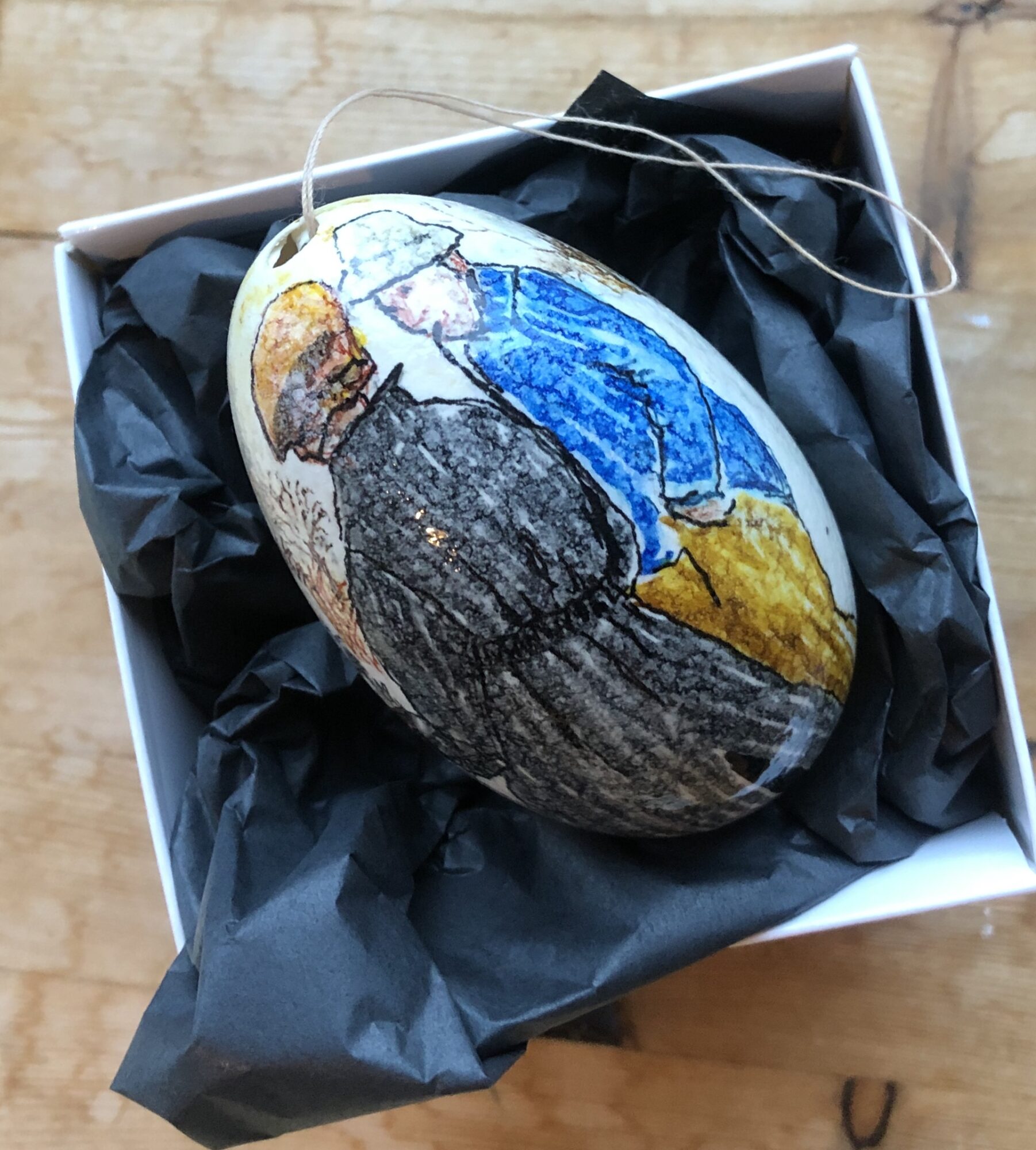 Gåseæg bemalet med tusch, æggets motiv er inspireret af L.A.Rings "Maleren i landsbyen"